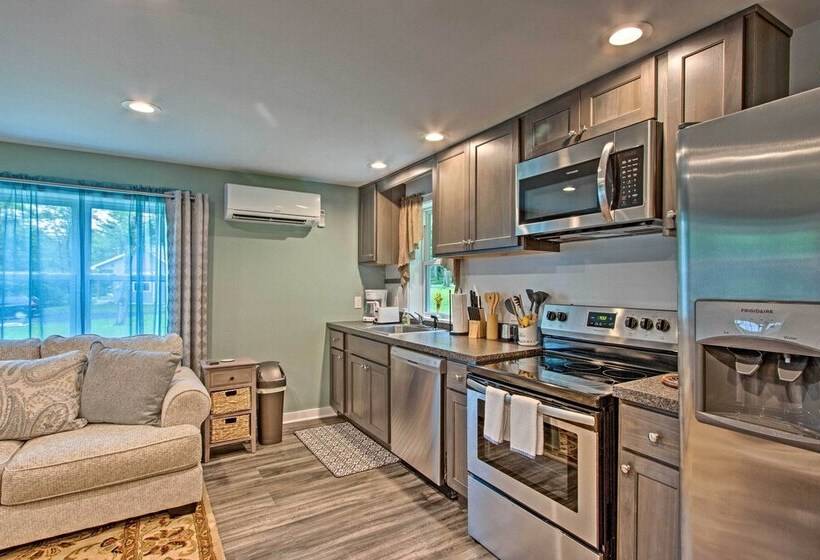 The Overlook Home: Water Views, Hiking & Boating