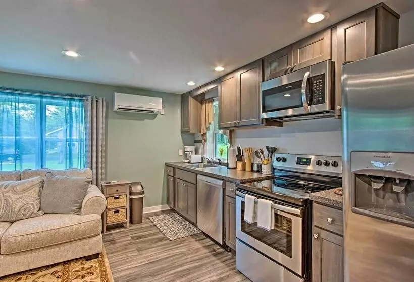 The Overlook Home: Water Views, Hiking & Boating