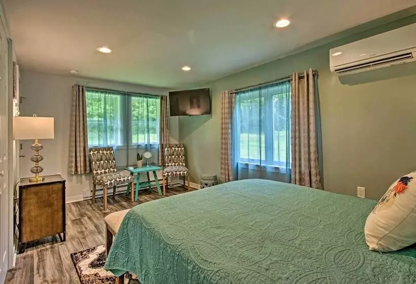 The Overlook Home: Water Views, Hiking & Boating