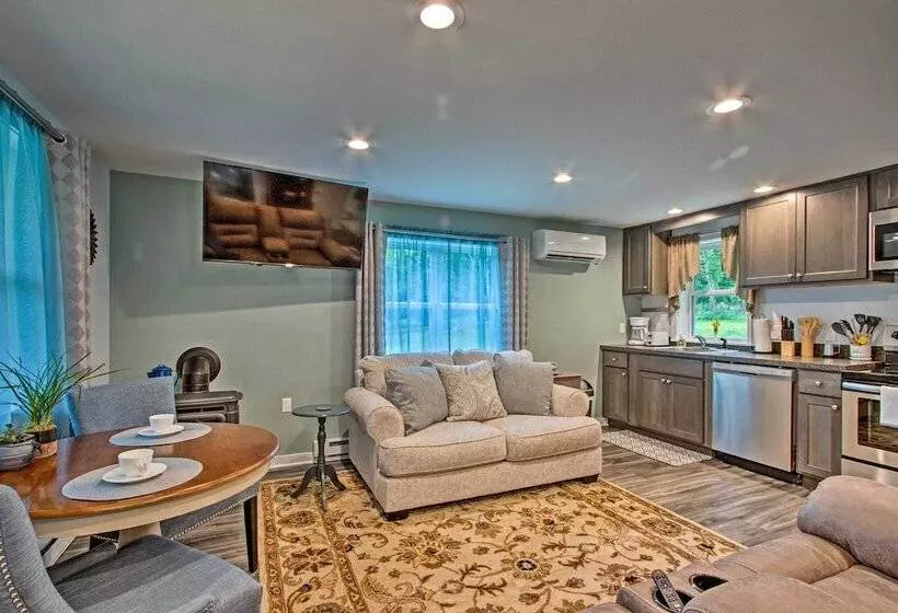 The Overlook Home: Water Views, Hiking & Boating