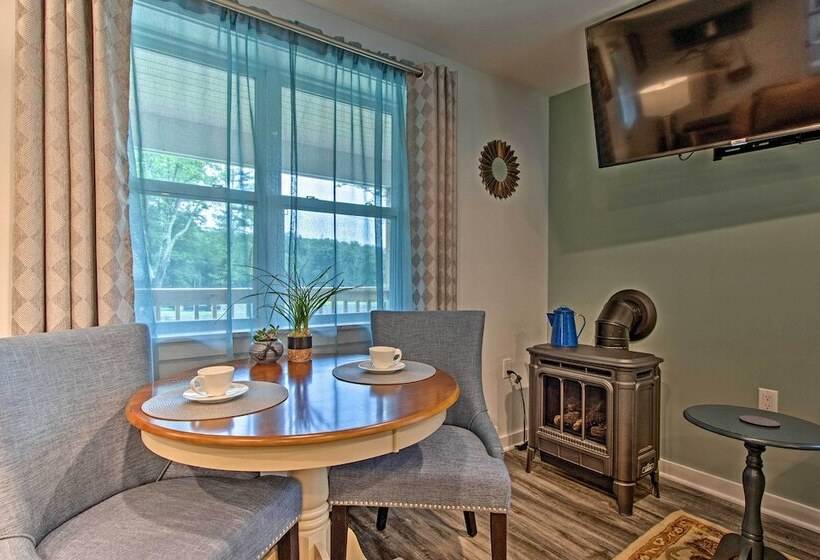 The Overlook Home: Water Views, Hiking & Boating