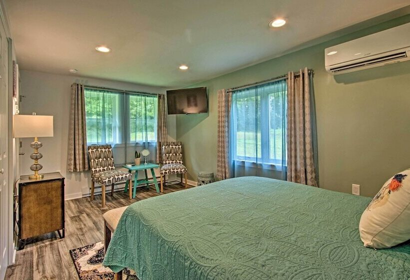 The Overlook Home: Water Views, Hiking & Boating