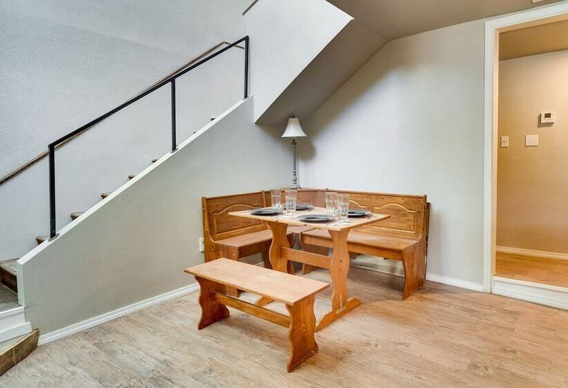 Updated Buffalo Springs House On The Lake!