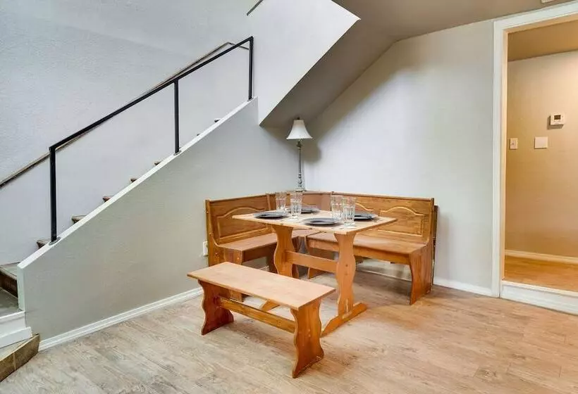 Updated Buffalo Springs House On The Lake!