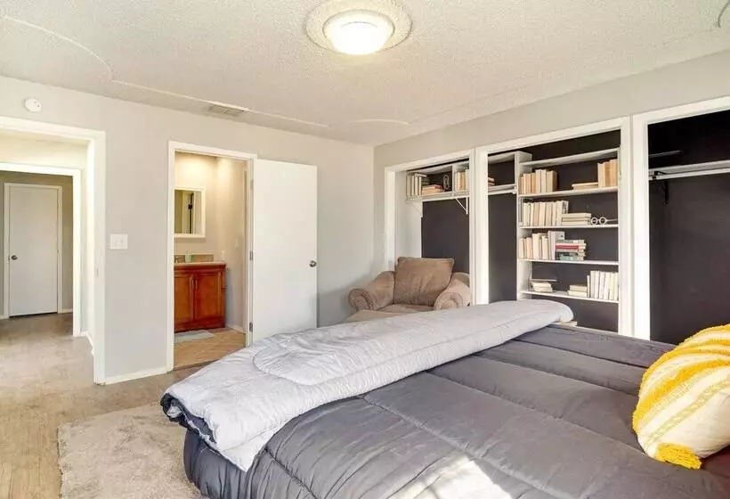 Updated Buffalo Springs House On The Lake!