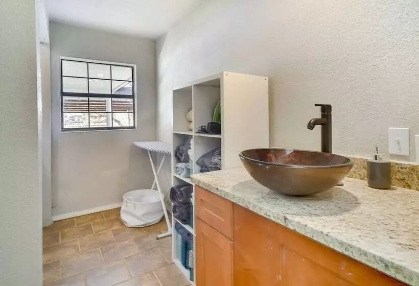 Updated Buffalo Springs House On The Lake!