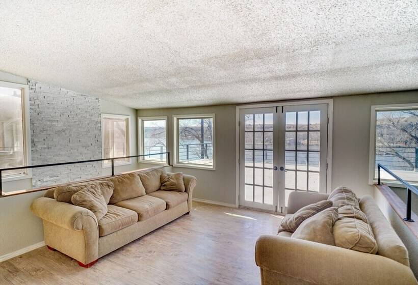 Updated Buffalo Springs House On The Lake!