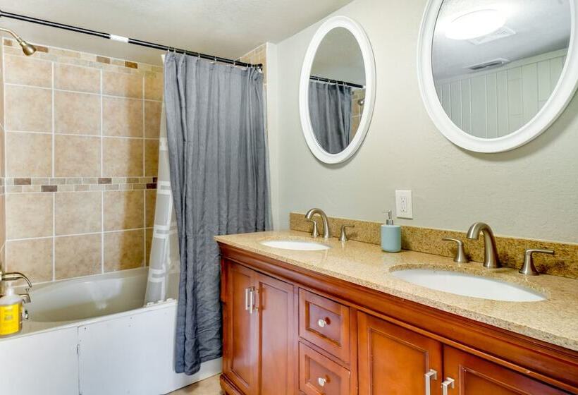 Updated Buffalo Springs House On The Lake!