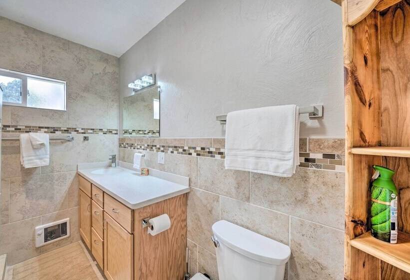 Well Equipped Cody Cottage: 2 Miles To Cody Rodeo!