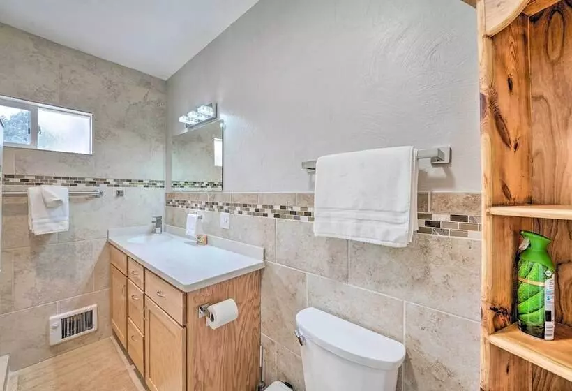 Well Equipped Cody Cottage: 2 Miles To Cody Rodeo!