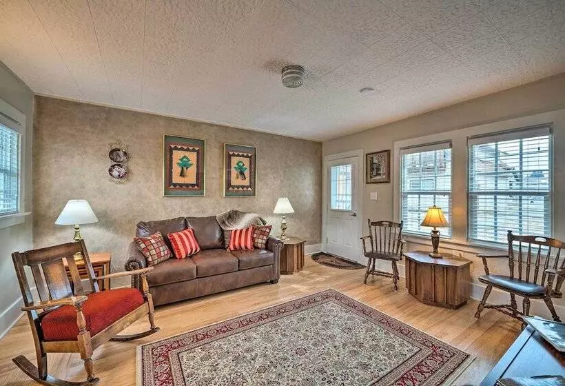 Well Equipped Cody Cottage: 2 Miles To Cody Rodeo!