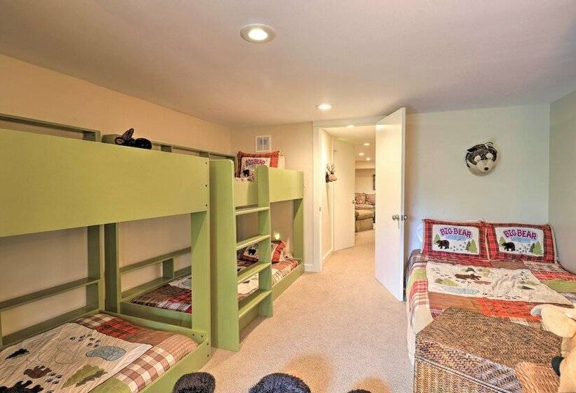 2.5 Acre Lake Toxaway Mtn Lodge W/ Tree House!