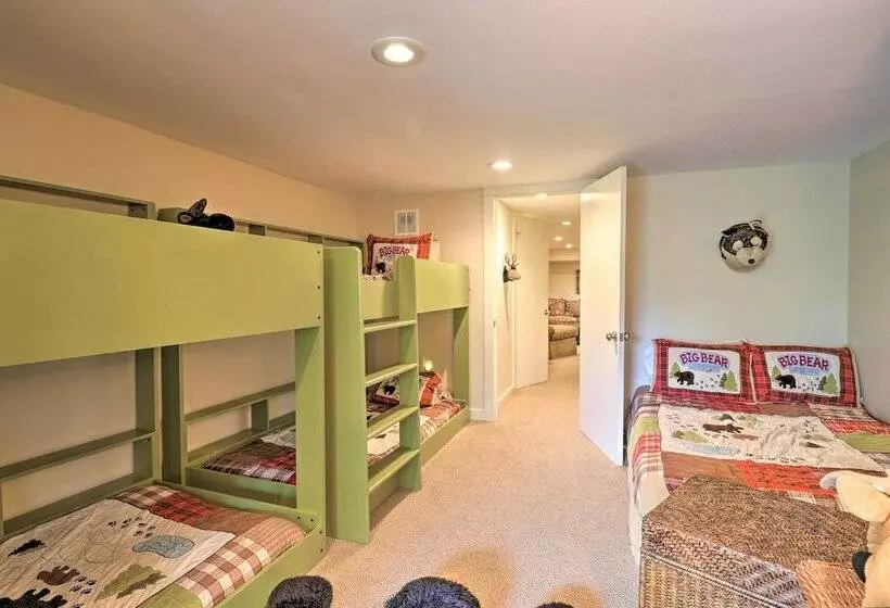 2.5 Acre Lake Toxaway Mtn Lodge W/ Tree House!
