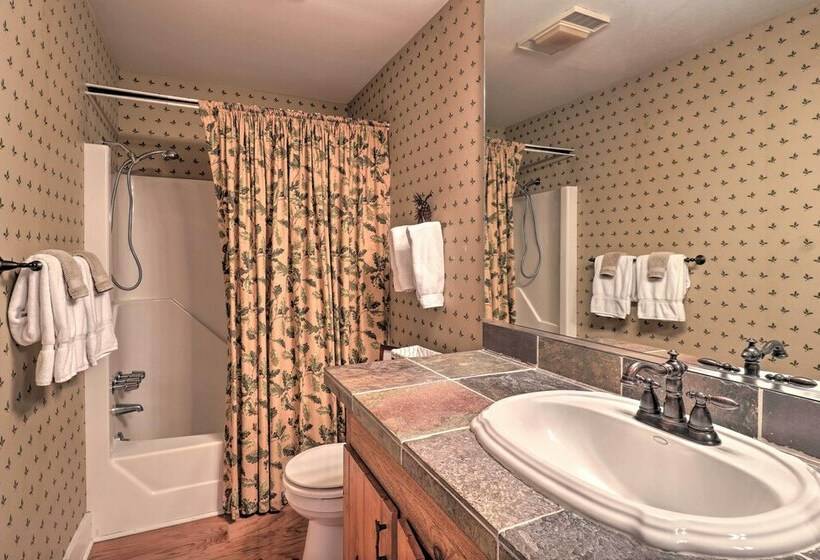 2.5 Acre Lake Toxaway Mtn Lodge W/ Tree House!