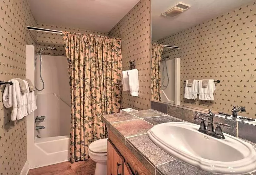 2.5 Acre Lake Toxaway Mtn Lodge W/ Tree House!