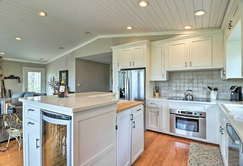 2.5 Acre Lake Toxaway Mtn Lodge W/ Tree House!