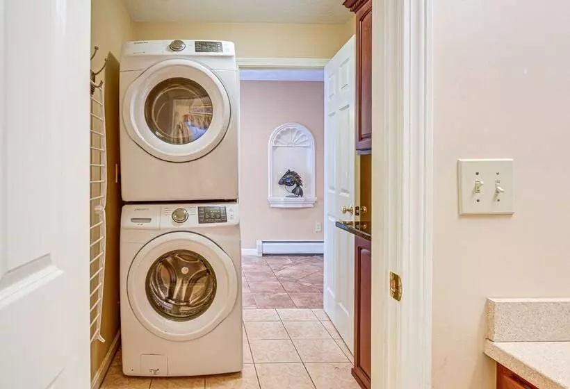 4 Season Home: Fireplace & Fire Pit In Barnstead