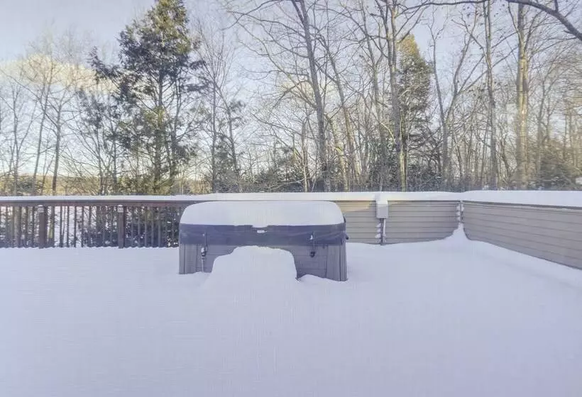 4 Season Home: Fireplace & Fire Pit In Barnstead