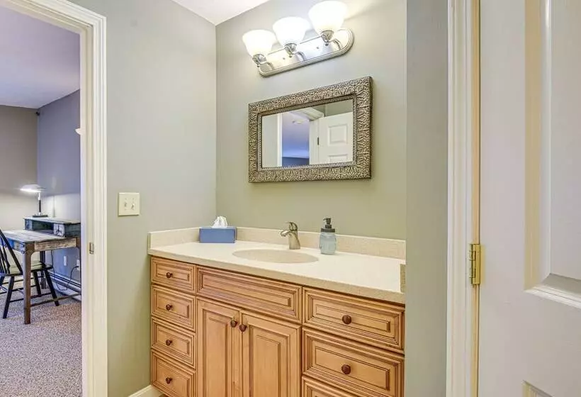 4 Season Home: Fireplace & Fire Pit In Barnstead