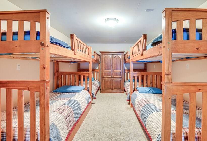 4 Season Home: Fireplace & Fire Pit In Barnstead