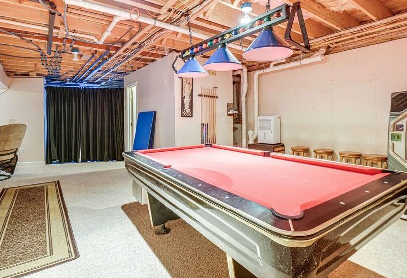 4 Season Home: Fireplace & Fire Pit In Barnstead