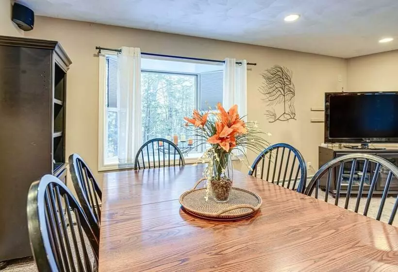 4 Season Home: Fireplace & Fire Pit In Barnstead