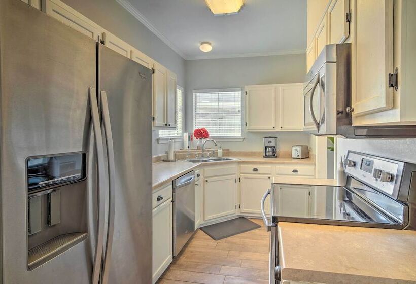 Baton Rouge Game Day House W/ Chic Yard Space