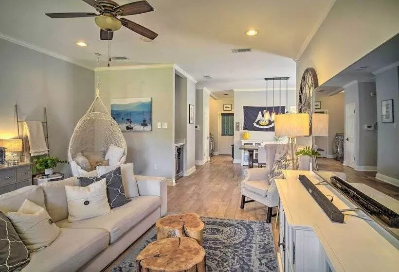 Baton Rouge Game Day House W/ Chic Yard Space