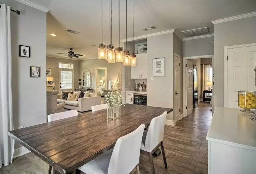 Baton Rouge Game Day House W/ Chic Yard Space