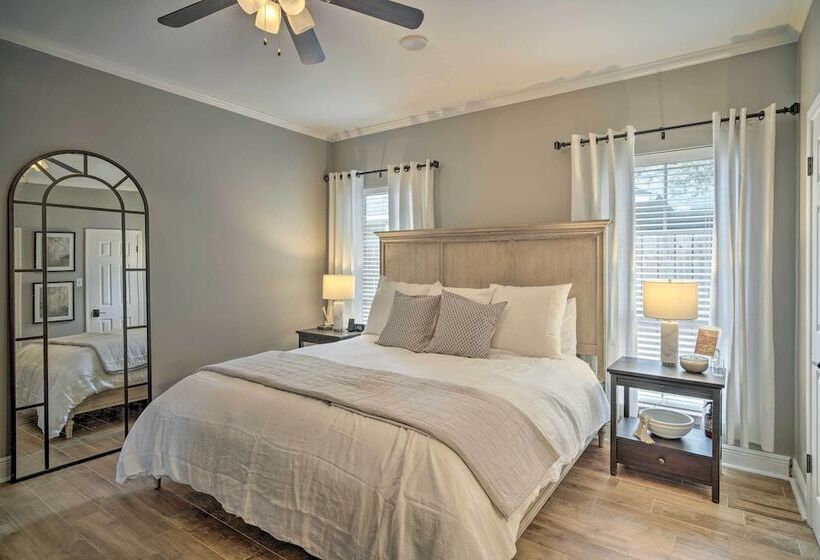 Baton Rouge Game Day House W/ Chic Yard Space