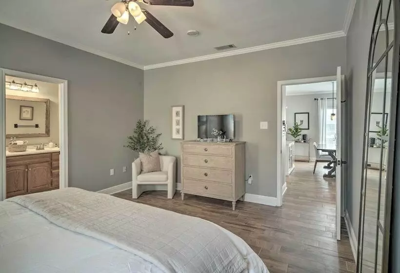 Baton Rouge Game Day House W/ Chic Yard Space