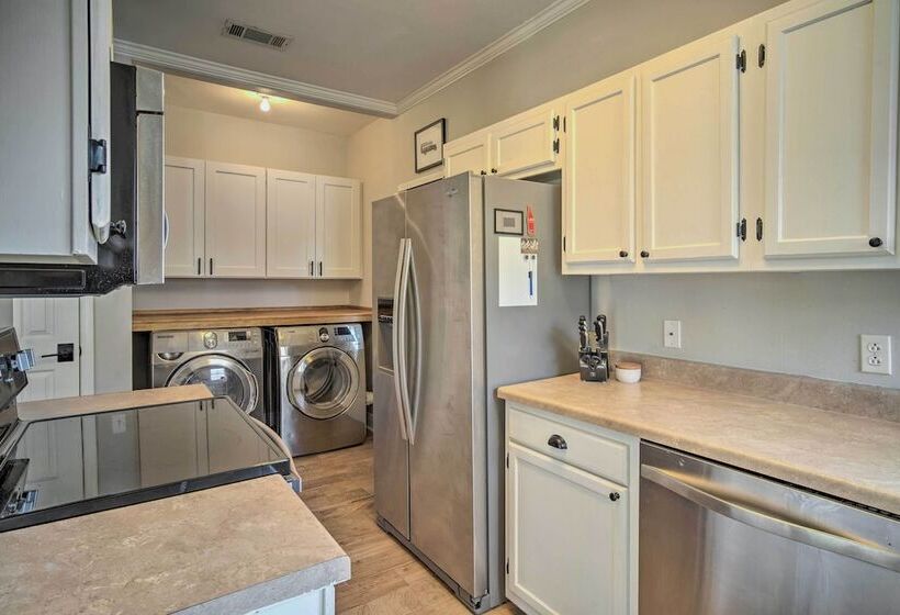 Baton Rouge Game Day House W/ Chic Yard Space