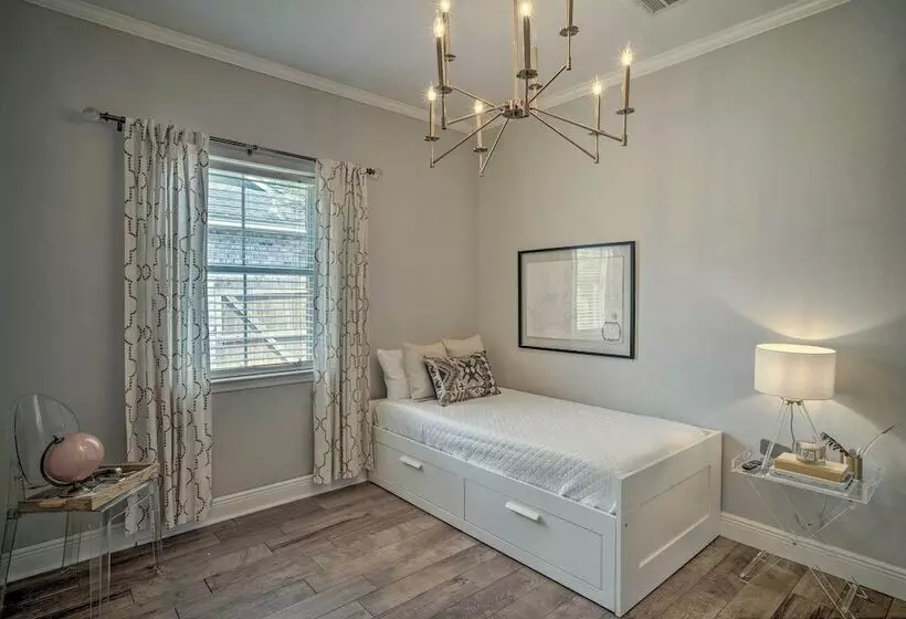 Baton Rouge Game Day House W/ Chic Yard Space