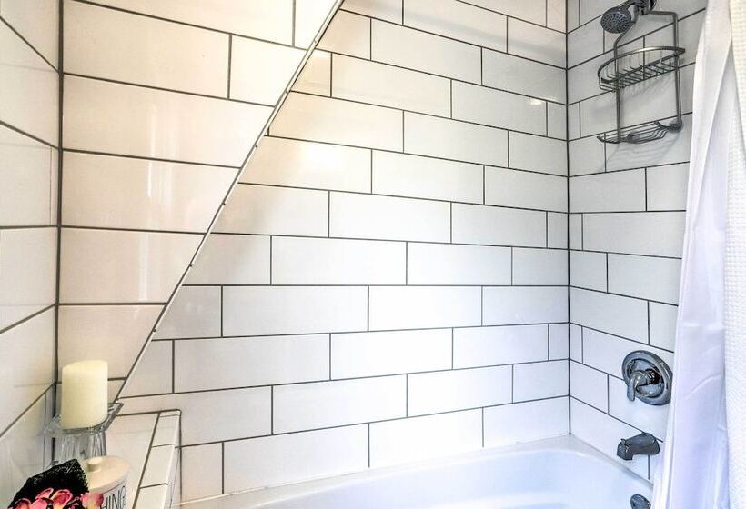 Bright Parma Home W/ Outdoor Space < 10 Mi To Dtwn