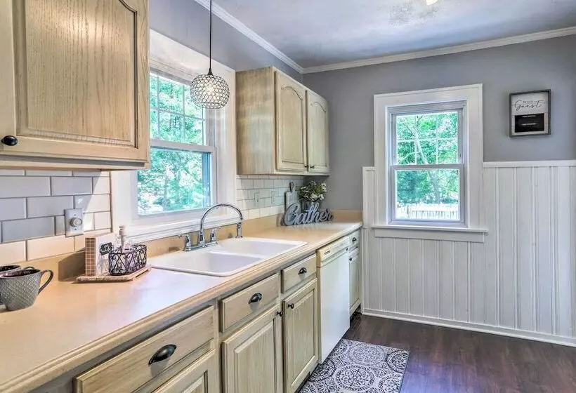 Bright Parma Home W/ Outdoor Space < 10 Mi To Dtwn