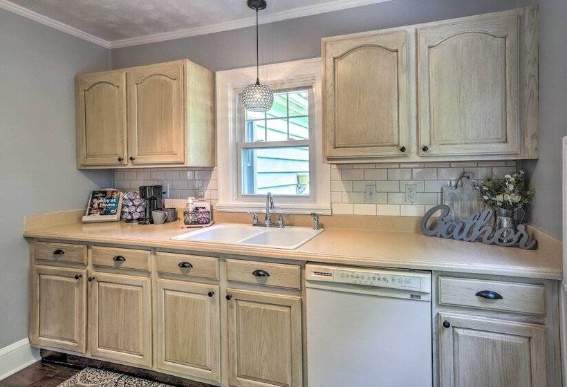 Bright Parma Home W/ Outdoor Space < 10 Mi To Dtwn