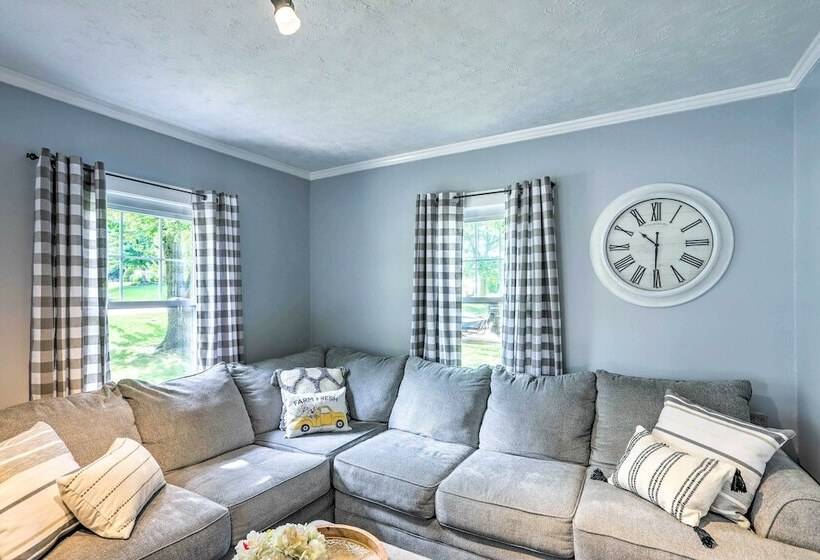 Bright Parma Home W/ Outdoor Space < 10 Mi To Dtwn