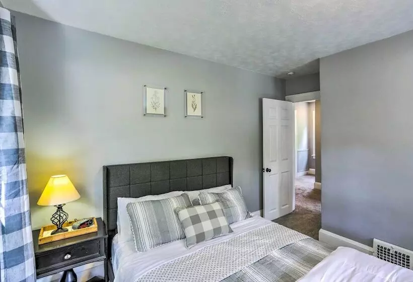 Bright Parma Home W/ Outdoor Space < 10 Mi To Dtwn