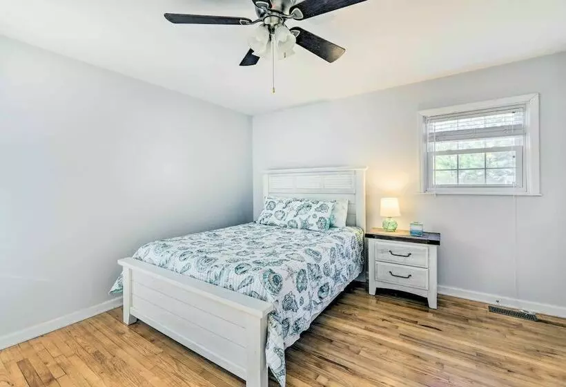 Cape Carteret Home, Near Emerald Isle Beach!