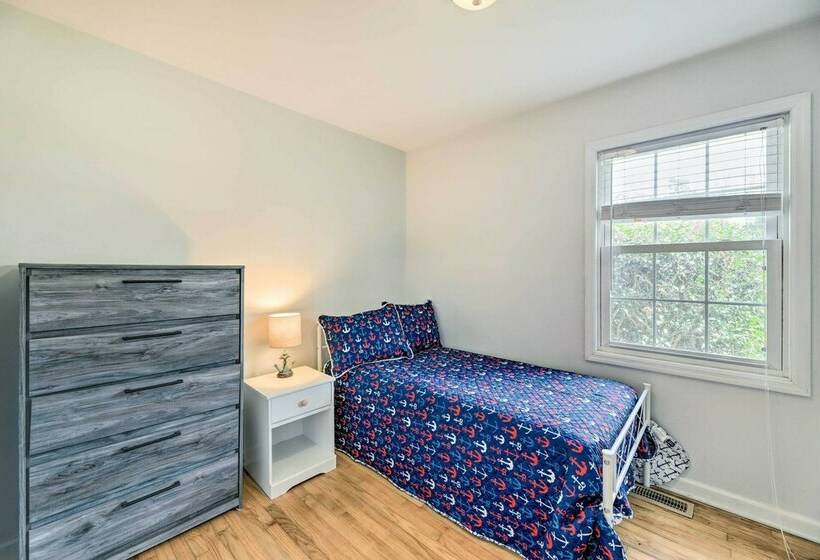 Cape Carteret Home, Near Emerald Isle Beach!