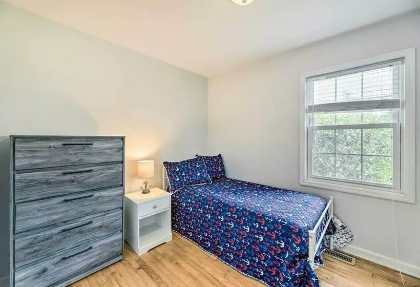Cape Carteret Home, Near Emerald Isle Beach!