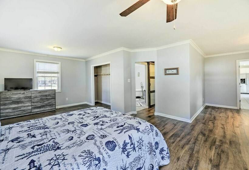 Cape Carteret Home, Near Emerald Isle Beach!