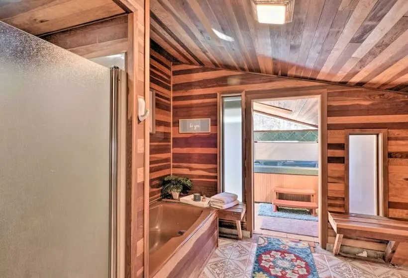 Charming Leadville Retreat W/ Private Hot Tub