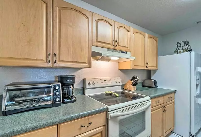 Charming Port Charlotte Home W/ Lanai & Pool!