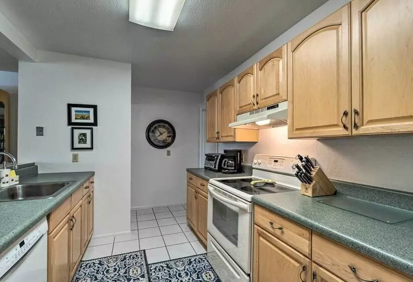 Charming Port Charlotte Home W/ Lanai & Pool!