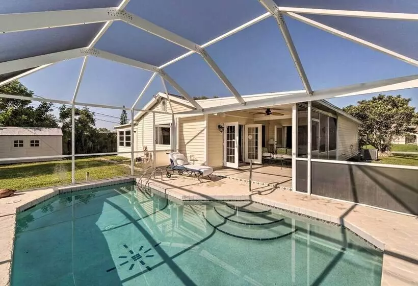Charming Port Charlotte Home W/ Lanai & Pool!