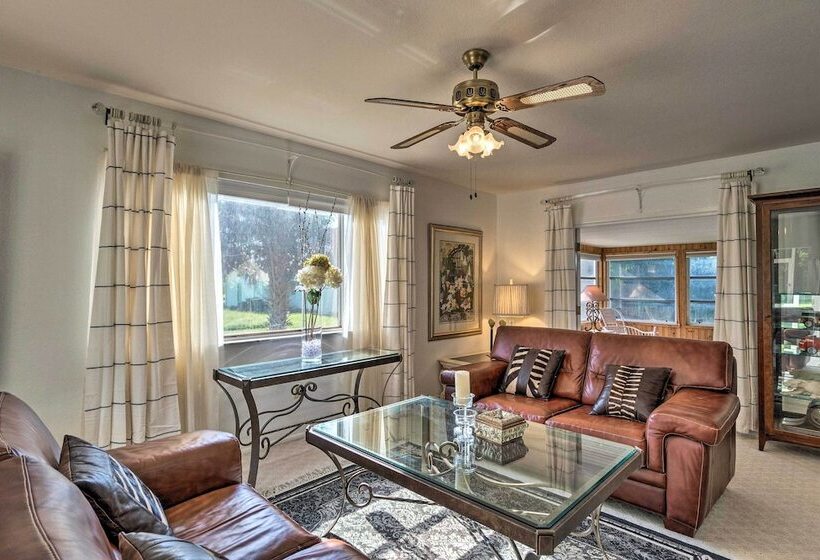 Charming Port Charlotte Home W/ Lanai & Pool!