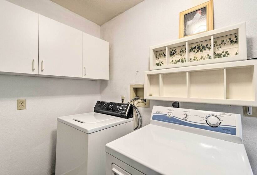 Charming Port Charlotte Home W/ Lanai & Pool!