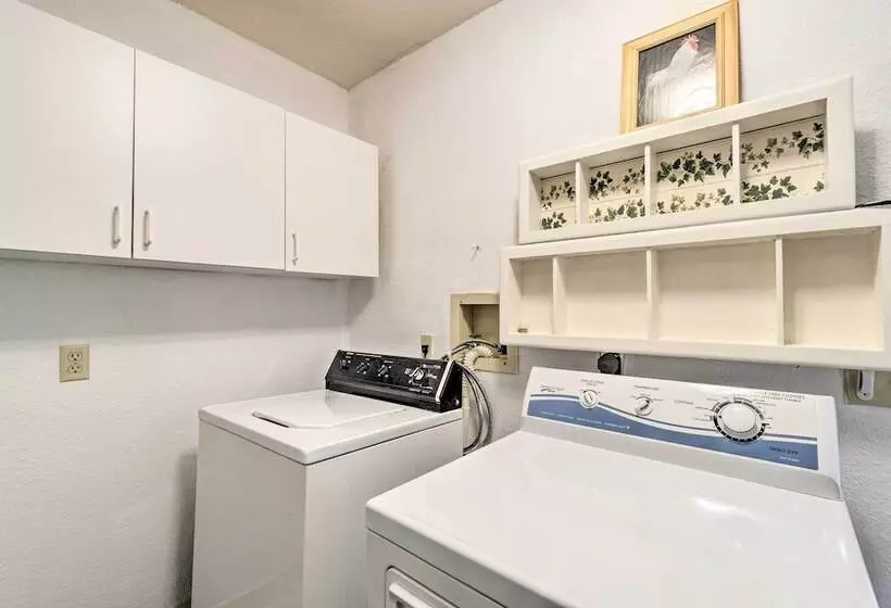 Charming Port Charlotte Home W/ Lanai & Pool!