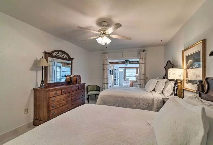 Charming Port Charlotte Home W/ Lanai & Pool!